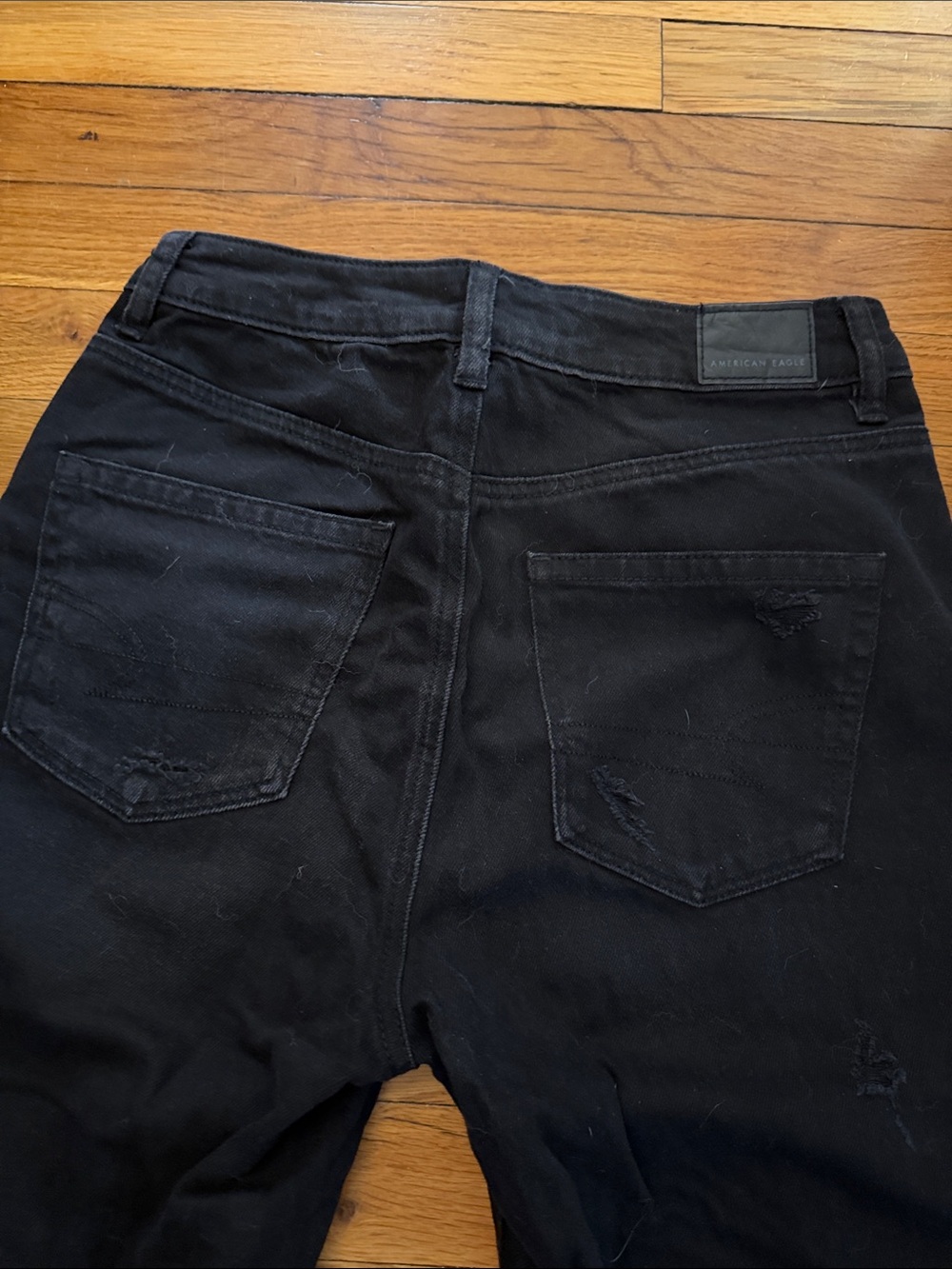 American Eagle Outfitters Black Distressed Relaxed Jeans - Picture 4 of 4